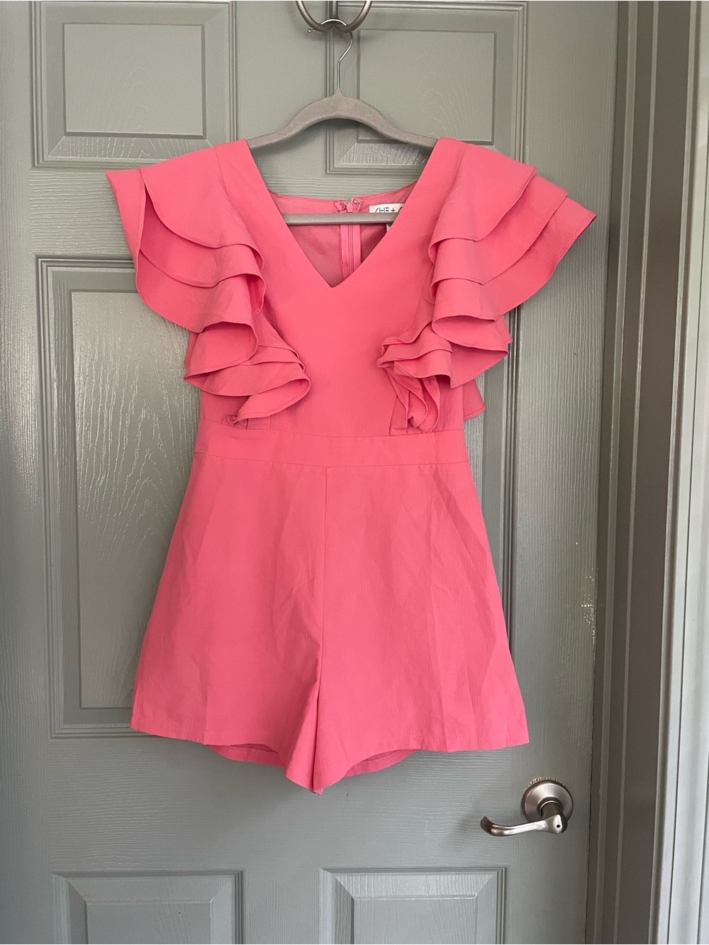 She + Sky Pink Ruffle Sleeve V-Neck Romper Size Small